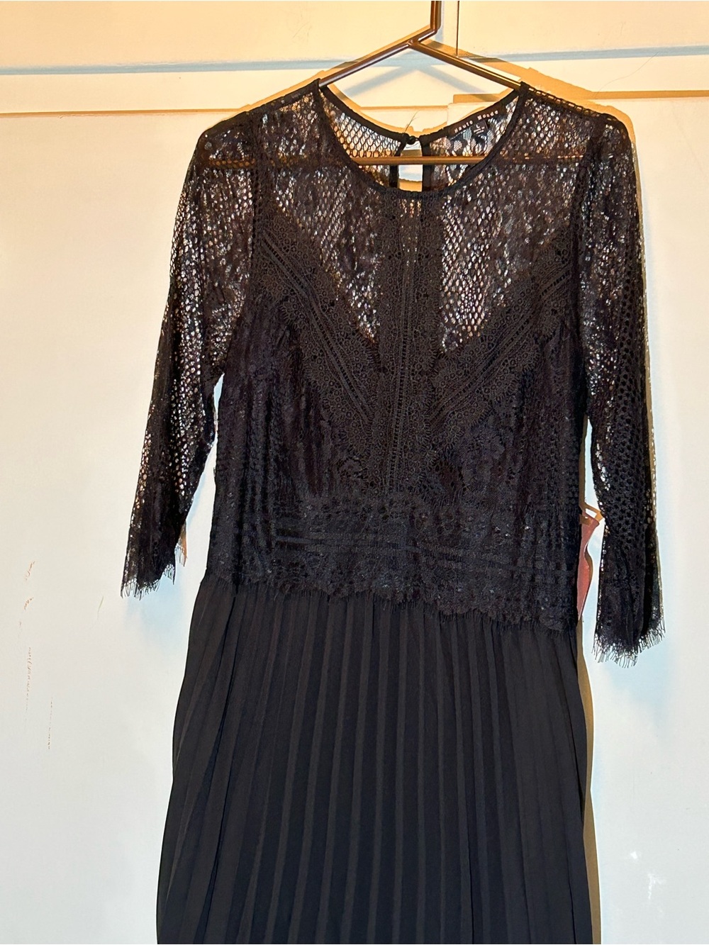 Haute Monde Black Lace Long Sleeve Pleated Evening Dress - Picture 11 of 13